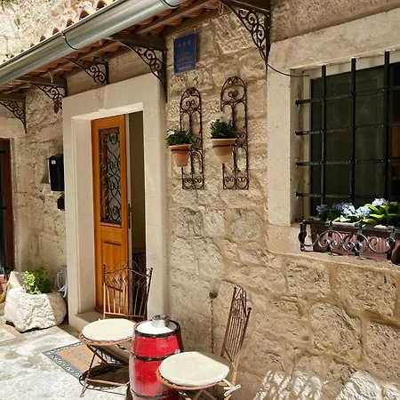 Venus Of The Palace - New Renovated Apartman Split