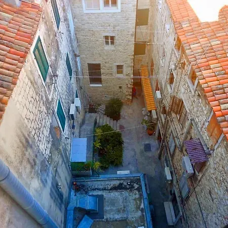 Venus Of The Palace - New Renovated Split