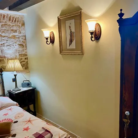 Venus Of The Apartment *